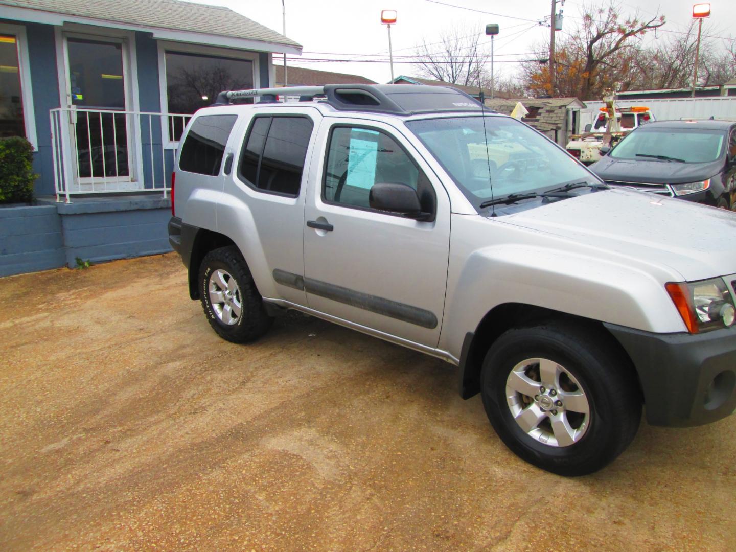 2011 SILVER Nissan Xterra Pro-4X 4WD (5N1AN0NW3BC) with an 4.0L V6 DOHC 24V engine, located at 1815 NE 28th St., Fort Worth, TX, 76106, (817) 625-6251, 32.795582, -97.333069 - Photo#2